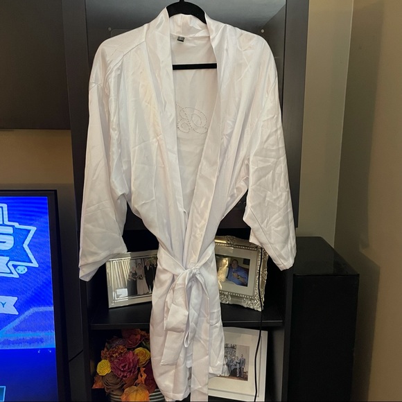 NWOT iCollection Satin Rhinestone Bride Robe 3x - Picture 5 of 5